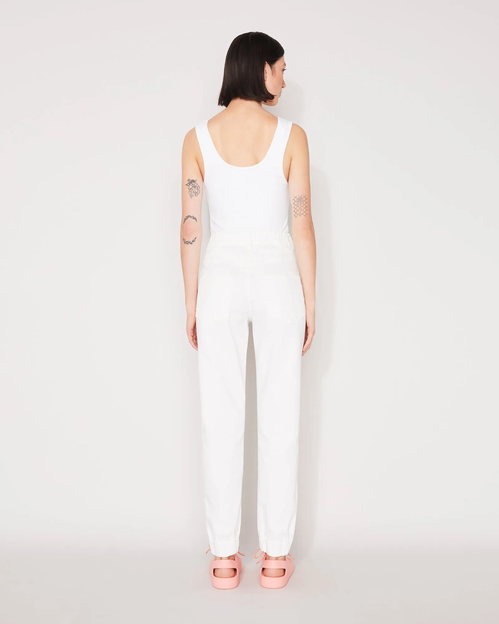 ESSENTIAL JOGGER - OFF WHITE